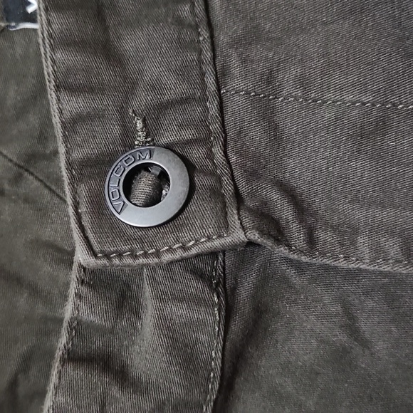 Volcom  Mens 3 Frkin Modern Chino Shorts size 28 - Picture 2 of 6